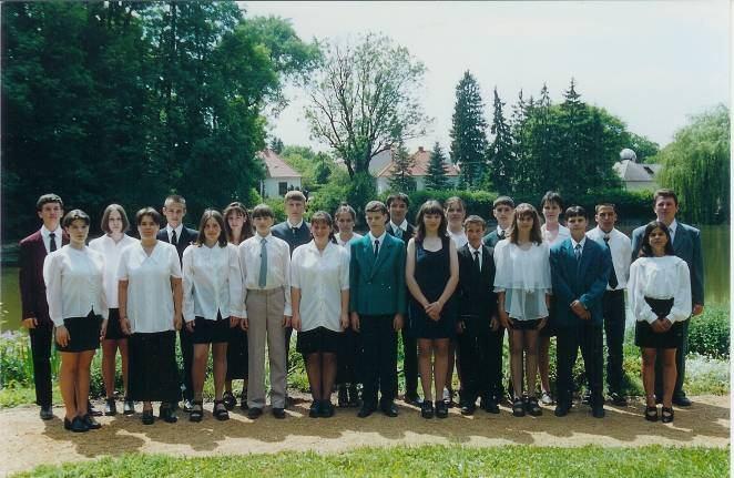 1999-2000 Reguly iskola végzős diákjai 8.a. osztályfőnök: Havasi Dezsőné Dobróka Péter Gajdics Rita Grósz Gergő Hédl Krisztián Horváth Orsolya 8.b. Ambrus József Baki Sándor Békefi Dóra Bognár Szabolcs Fallmann Dóra Grüll Szabina 8.