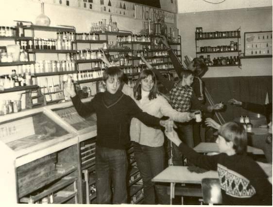 Az 1967-68-as tanévben már A-B-C-D osztályok végeztek a nyolcadik osztályban, amiből jól érzékelhető az iskola zsúfoltsága.