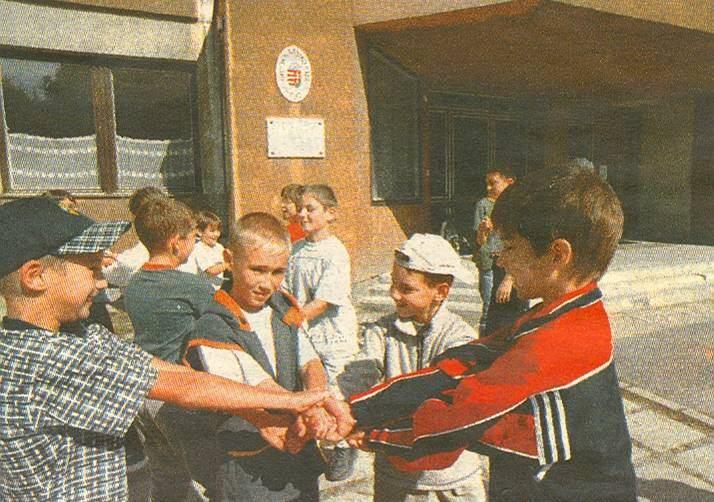Minden évben emlékplakettet adnak át azoknak, akik a kisebbség ügyéért dolgoznak, tavaly ezt Endresz Ödön és Wetzl Nándor kapták.