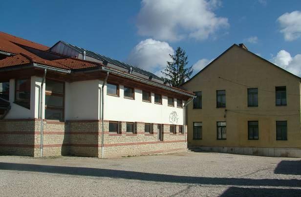 Több alkalommal táborunkat a Velencei tó mellett, Velencén szerveztük meg. Legnagyobb élmény a kenu-túra, ahol az evezés örömein túl, a növényeket, állatokat élőhelyükön figyelhettük meg.