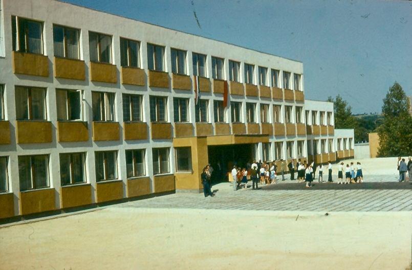 Felépült az