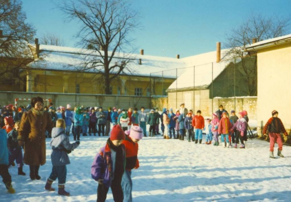 1990 2000