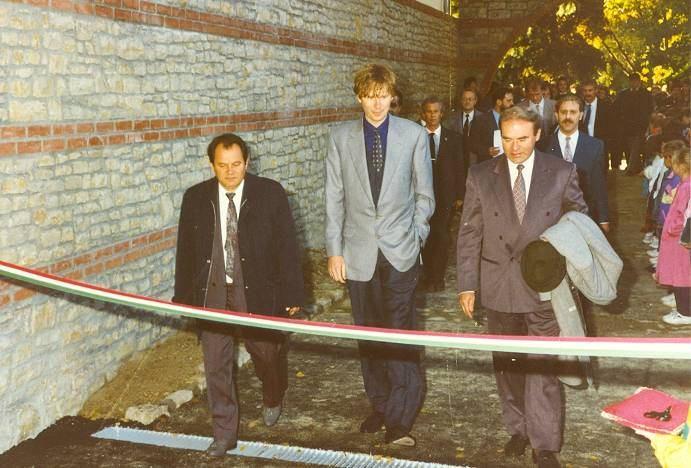 A fenntartó Városi Tanács, majd a Városi Önkormányzat megteremtette az anyagi bázist a fűtés korszerűsítéséhez, a tantermek kialakításához és a rendszerváltozás után ismert