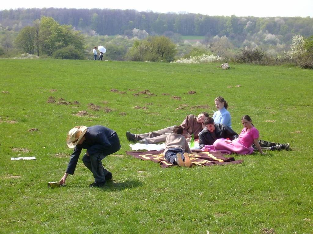 élőben jelenítik