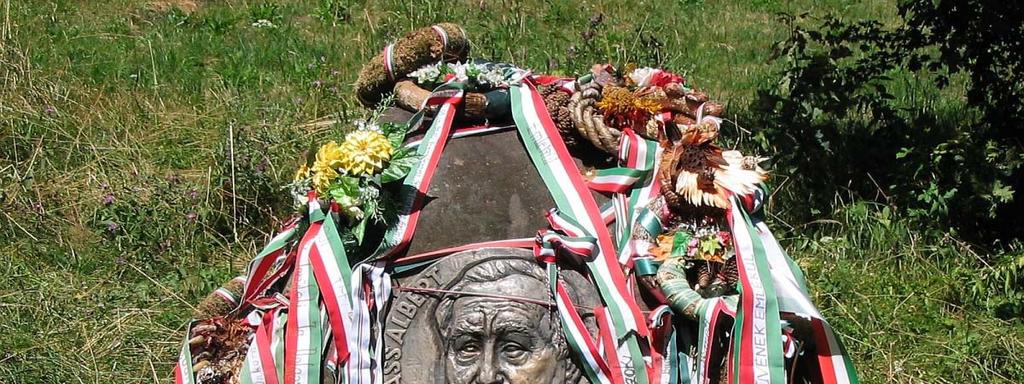 Urak, én alázatosan elhiszem, hogy nagyok vagytok és hatalmasok. Hogy kisujjatok egyetlen mozdulatára milliók halnak meg, országok cserélnek gazdát és földrészek süllyednek el a tengerek mélységeibe.