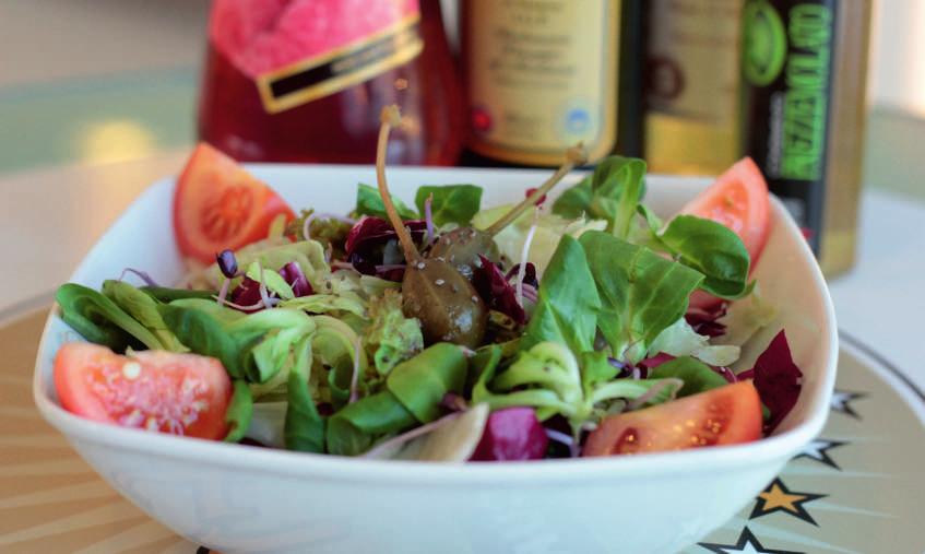 friss saláták / idénynek megfelelően /, friss csíra, paradicsom, chia mag, Garden salad cavalcade, chia fresh lettuce / ﬁt to the season / fresh