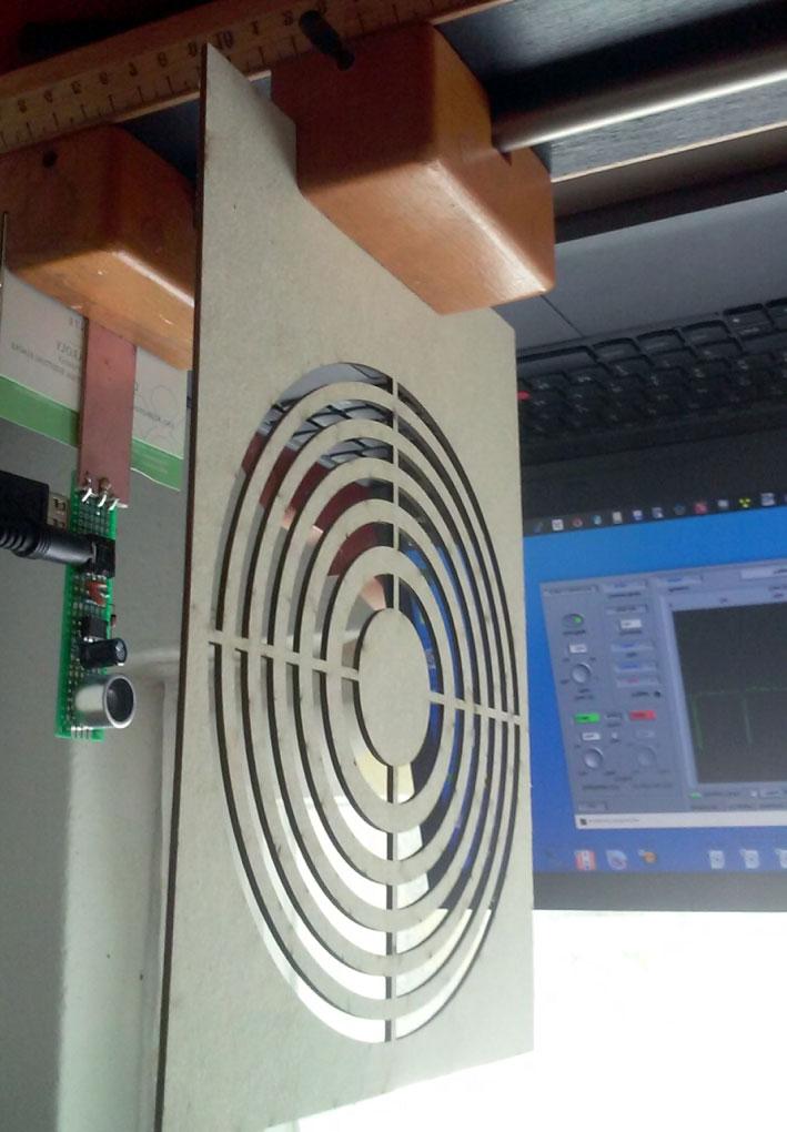 A számított zónák sugarai 40 khz frekvencia és 5 cm-re tervezett fókusztávolság esetén: n 11 12 13 14 15 16 R n (m) 0,0210 0,0304 0,0379 0,0446 0,0508 0,0566 n 17 18 19 10 11 12 R n (m) 0,0621 0,0675