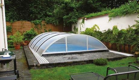 Opció: Sínhosszabbítás COMET KIT is a low basket arched curve pool covering with 6mm airchambered polycarbonate glasses. The profil is anodized, the rails are 4 mm high. Opening door on front panel.