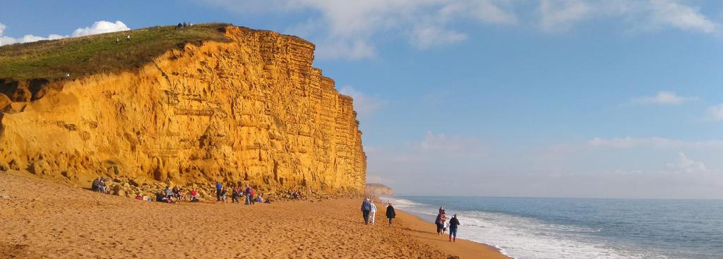 3. nap Jurassic Coast - Fosszíliavadászat és természeti csodák a világörökségi tengerparton Reggeli után, mielőtt felfedezni indulnánk a térség világörökségi tengerpartját, egy anyanyelvi oktató