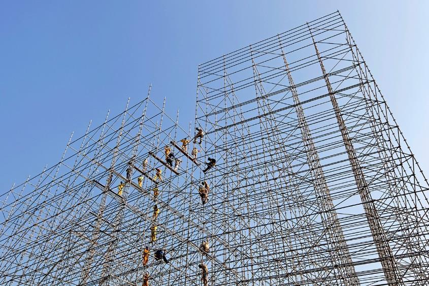 Mobil távközlés irányból Centralizáció és struktúra A TelCo strukturált és szabványosított Merev rendszer előnyei: Egységesség Központi hálózat (network core) elérése