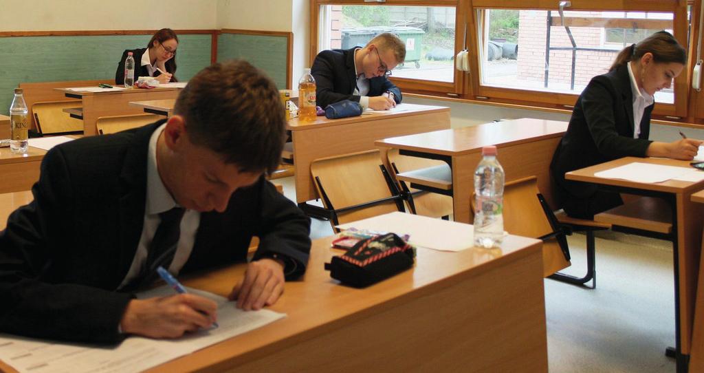 francia 11. 12. Trieb Veronika 9-12. Trieb Veronika orosz 9-12. Urbán Márta magyar 11. 12. Havasi Ivett 9-12. Jakus László színjátszó kör 9-12. Gelniczkyné Teiszler Mária rajz 11. 12. Mojzes Zsófia BOR-lap 9-12.