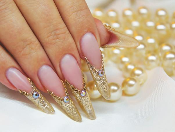 DIAMND G Vakító gyémántfényű, apró szikrákat szóró, finom, elegáns zselék makulátlan fedőképességgel C65 C66 F31 F32 D11 D12 C67 C68 D13 Kiugró pigmentáltság, élénk, erősen fedő színek, könnyed