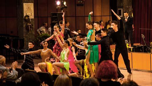 Ezen a Pécsi Vonósok mellett komolyzenei mûvészek, az idance Studio táncosai, a Pécs Városi Mazsorett együttes és a Gyermekgyógyászati Klinika zenekarai léptek fel.