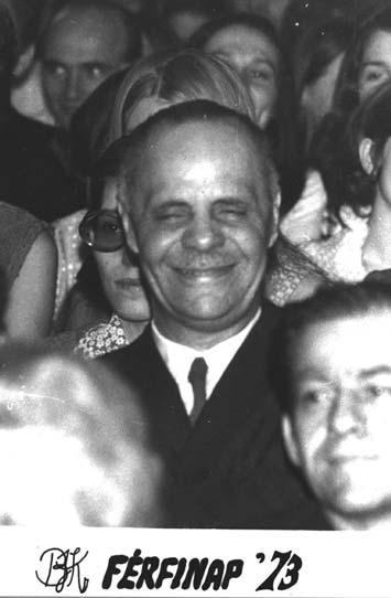 kapcsolatunk a külvilággal. Minden kor a maga stílusában készítette ablakait.