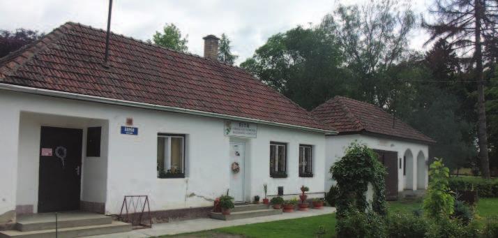 MAGASSÁG A lakóházak magassága csaknem azonos.