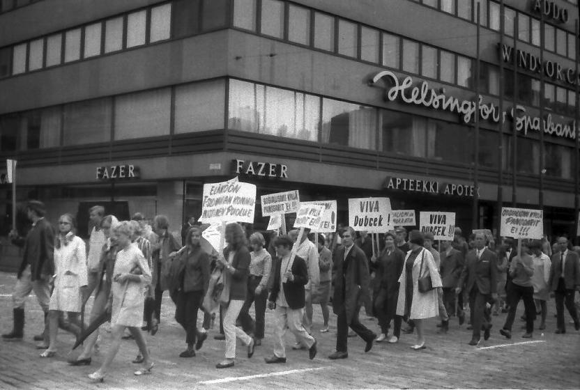 1960 1969 A gazdasági fellendülés időszaka A hatvanas évek a gazdasági növekedés időszaka. Az EU-országok közötti kereskedelemben megszűnnek a vámok.