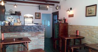 The cozy and exclusive wine bar and wine store is located in the centre of Makó, near the Hagyma kum Thermal Bath.