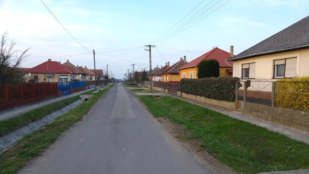 vezettek. A telkek mélysége a kialakítás időszakától függően változik. A korábban kialakított telkek nagyobb, míg a későbbiek kisebb mélységűek.