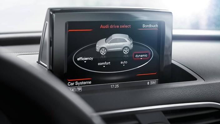 Audi rádió: 3"-os monokróm kijelzővel,egylemezes CD-lejátszó (MP3- és WMAformátumok lejátszására alkalmas) és AUX-IN csatlakozóval.