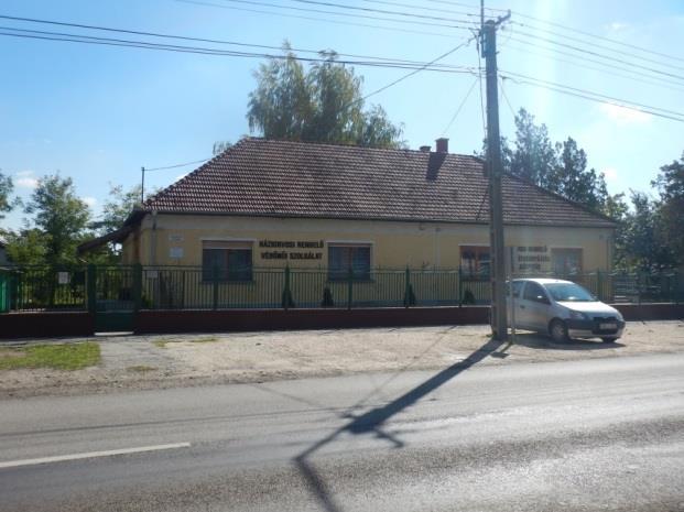 Reklámfelület elhelyezése a településközpontban engedélyköteles, ezek esetében