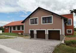 A családi házak stílusa változatos, méretük, tetőformájuk,