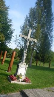 A faluban volt agyagos, asztalos, ács és 2 bognár, több cipész, kefekötő, kerékgyártó és cséplőgép-tulajdonos is.