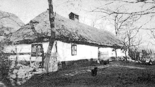 század közepéig az egysoros alaprajz dominált, eleinte kétsejtű, majd háromosztatú kialakításban.