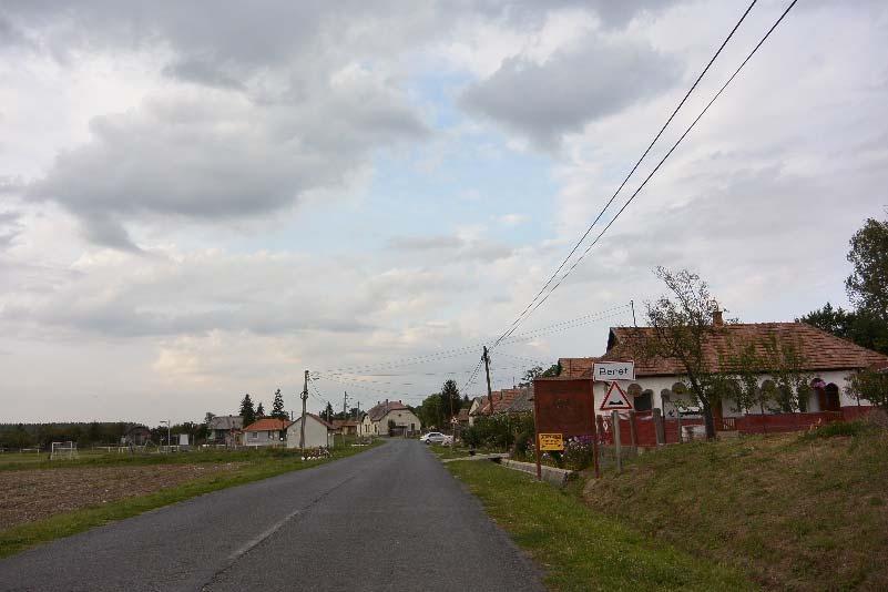 Utcák, terek 23 UTCÁK, TEREK 7 Bereten az oldlhatáros, előkertes