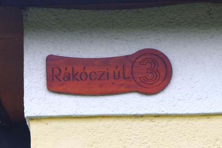 is fa táblákon vagy