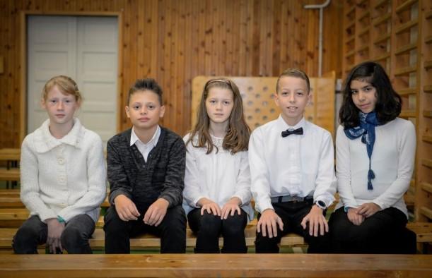 A méltatás elhangzása után Fördős Attila polgármestertől, Pető Tibor, illetve Mokánszky Zoltán alpolgármesterektől díszoklevelet és könyvvásárlási utalványt vehettek át a kitüntetettek.