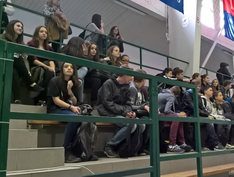 116. szám 2016. november 9 VELÜNK TÖRTÉNT RÓLUNK SZÓL Felső tagozat: 2016.09.01. Tanévnyitó Koszorúzás a Szent István-szobornál 2016.09.06.