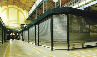 It is very much suitable for shut-down in shopping centres, since powdercoloured according to the RAL colour scale it can perfectly fit the interior of the store.