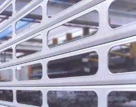 This shutter supplements the grids in certain fields (e.g. underground garages). In deep garages good ventilation, frequent or permanent use, aesthetic appearance are required.