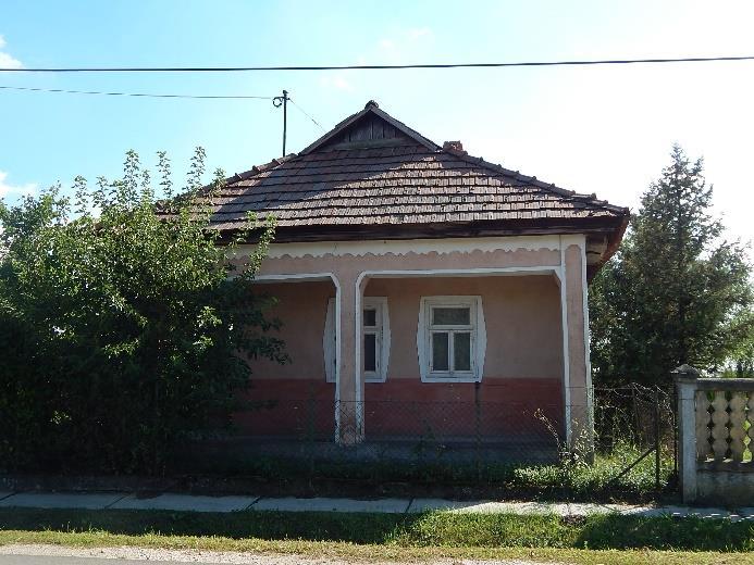 Római katolikus templom LEÍRÁS 1819-ben épült templom, kívül-belül