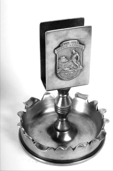 lövészárok-művészet. Harctéri hulladékokból otthoni díszek tékony célokat szolgált.
