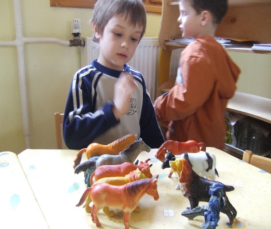 Gyermekszoba játékszer sajátossága: családi, ismerősi környezet