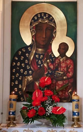 A templom berendezéseit is pótolni kellett, így utaztam el Częstochowaba, a világhírű Fekete Madonna kegyhelyére beszerezni a templomi felszereléseket.