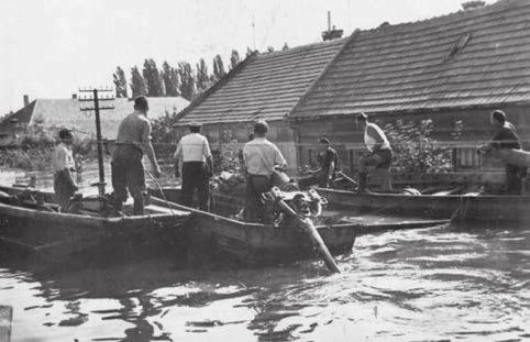 Haditechnika-történet 30. ábra. Kovács motor az 1965. évi árvízvédekezésnél (Szőke Tamás gyűjteményéből) (Fotók a szerző gyűjteményéből.) kezményei lehetnek.