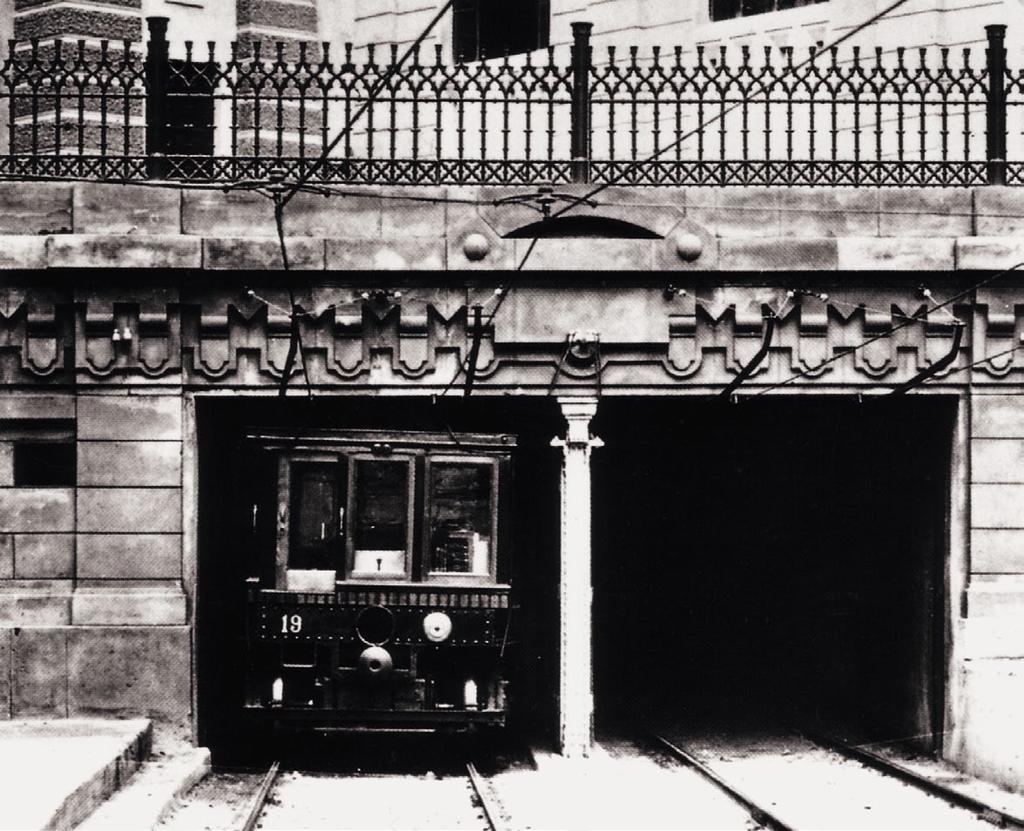 cover hi!biz hi!school hi!life T ö r t é n e l e m 120 éves a villamos földalatti A világ első villamos üzemű földalatti vasútját 1890 decemberében Londonban nyitották meg.