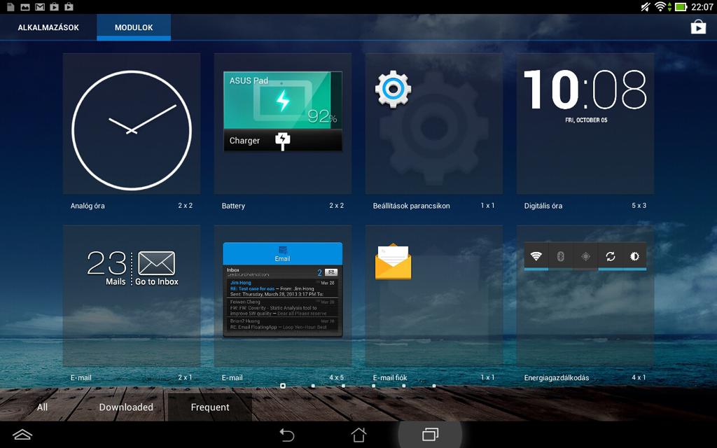 ASUS Battery Az ASUS Battery egy különleges minialkalmazás, ami mutatja az ASUS Tablet akkumulátorának és csatlakoztatott kiegészítőinek töltöttségét százalékban és színnel jelezve.