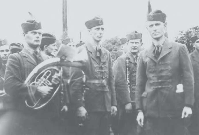 Pozsgai Antal a Levente Fúvószenekar élén 1939-ben a kép baloldalán (Dunakeszi Arcképcsarnok) Eredeti szakmája bádogos volt. Hangszertudását zeneiskolában alapozta meg.