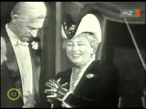 Honthy Hannával a legendás Csárdáskirálynő előadásban énekes-színész. (Désakna, 1907. IV. 27. Budapest, 1987. VI. 24.) énekes színész. Ének- és zongoraszakon végzett a kolozsvári Konzervatóriumban.