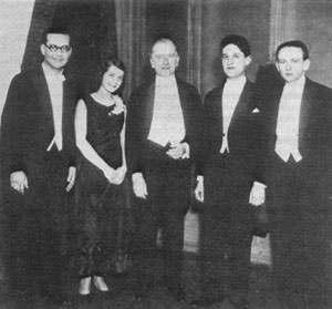is, és Kodály Zoltán egyik kedves növendékeként már 18 éves korában diplomát kapott. 1924 és 1926 között a Stadtorchester Luzern koncertmesteréül szerződtették, 1933-ig pedig Németországban dolgozott.