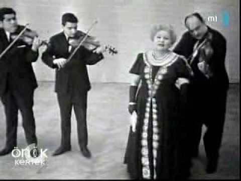 - Szenthegyi István (Kalocsa, 1907. X. 26. Budapest, 1971. XI. 2.) zeneíró, kritikus.