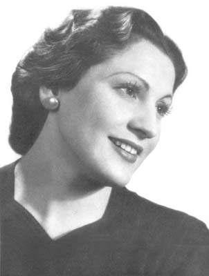 Harmat Artúr, Vaszy Viktor, Vásárhelyi Zoltán, Bárdos Lajos és Bartha Dénes növendékeként végezte, 1942-től ugyanott a tanítóképző intézeti zenetanárképző szak hallgatója volt.
