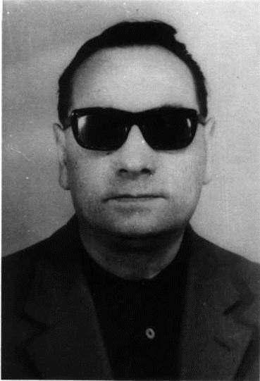 21.) zongoratanár ( a vak zongorista ). Zenetanárnak készült, és 1932-től Budapesten, a vakok intézetében karnagy- és kántorképzőt végzett.