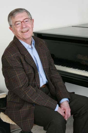 (A kép forrása: Prae.hu) zeneakadémiai tanár. 1953-1958 között a Liszt Ferenc Zeneművészeti Főiskola hallgatója volt zenetudomány szakon Szabolcsi Bence és Bartha Dénes tanítványaként.