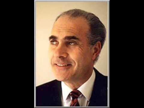2005. I. 28.) zeneszerző, karmester. Tanulmányait a budapesti Liszt Ferenc Zenemûvészeti Fõiskolán végezte, Farkas Ferenc, illetve Somogyi László irányításával.