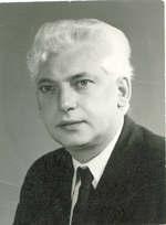 - Merényi György (Kaposvár, 1932. I. 4. Kaposvár, 1986) zeneiskolai szolfézstanár, igazgató. A Liszt Ferenc Zeneművészeti Főiskolán szerezte énektanári és karvezetői diplomáját.