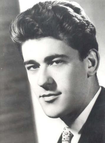 A kép forrása (A.N.T. zenekar) Bartók Béla Zeneművészeti Szakközépiskola tanulója 1957-1958 között, ahol egyik tanára Szeszler Tibor volt.